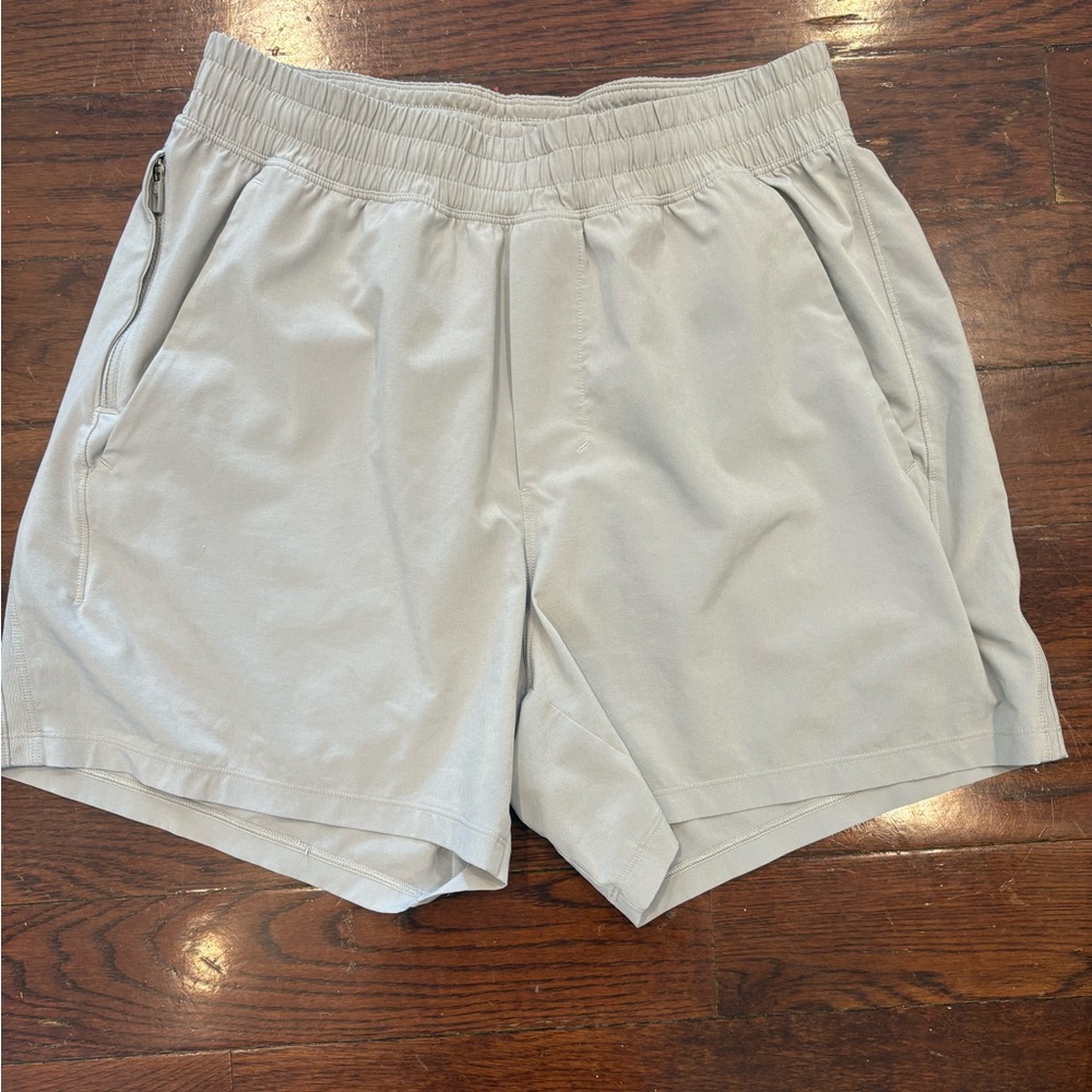 lululemon athletica Men's Light Gray Pace Breaker liner-less shorts 5"